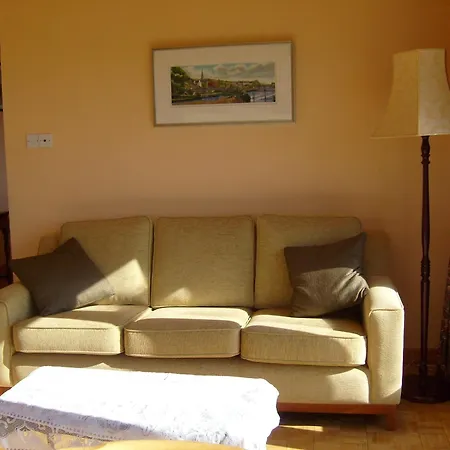Seafield Farmhouse Bed & Breakfast 3*